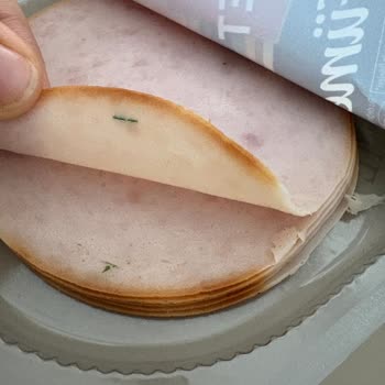 Plastik Parça İçeren Hindi Salamda Sağlık Endişesi Ve Tam İade İsteği