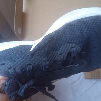Nike Ayakkabı Kısa Sürede Parçalandı, Mağaza Çözüm Sunmadı