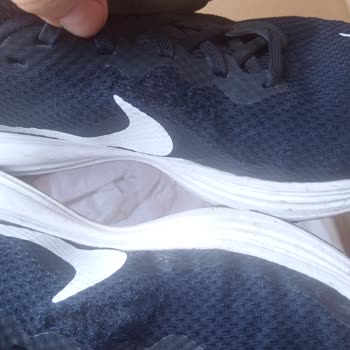 Nike Ayakkabı Kısa Sürede Parçalandı, Mağaza Çözüm Sunmadı