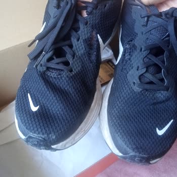 Nike Ayakkabı Kısa Sürede Parçalandı, Mağaza Çözüm Sunmadı