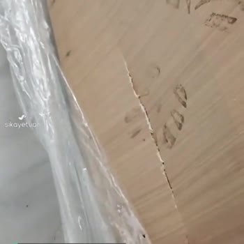 Sürat Kargo Çalışanlarından Biri Taşıma Esnasında Kargoma Basarak Kırmış!