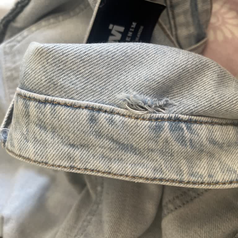 Mavi Kot Pantolonunda Çekme Ve Yırtılma Problemi