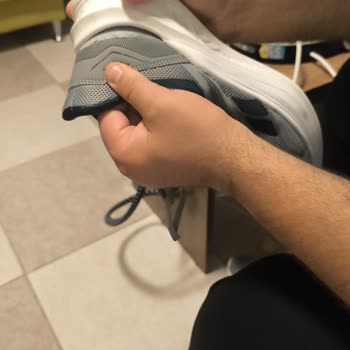 Yeni Aldığım Reebok Ayakkabısının Tabanı İlk Günden Açıldı, 21 Gün Bekleme Süresi Kabul Edilemez