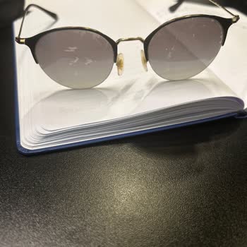 Rayban Gözlük Camlarının Hızlı Soyulması Ve Yüksek Değişim Maliyeti