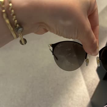 Rayban Gözlük Camlarının Hızlı Soyulması Ve Yüksek Değişim Maliyeti