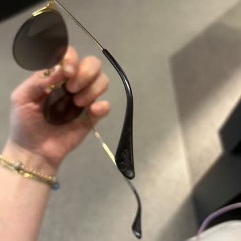 Rayban Gözlük Camlarının Hızlı Soyulması Ve Yüksek Değişim Maliyeti