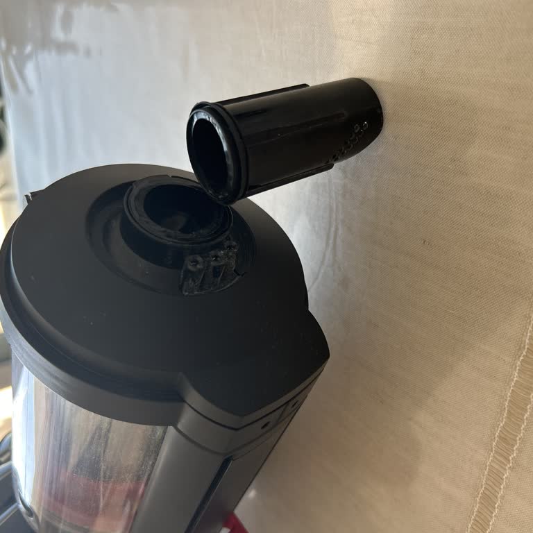 Dyson V16 Süpürge İnce Halıda Kırıldı Ve Müşteri Hizmetleri Sorumluluk Almıyor