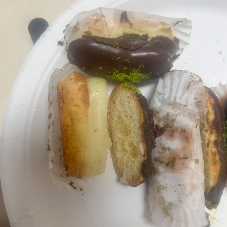 Gümüş Pastanesi'nden Bayat Ve Ekşi Ekler, İade Talebi