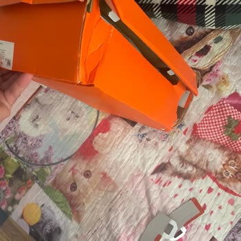 Nike Ayakkabı Kutusu Yırtık Ve Etiketsiz Gönderildi