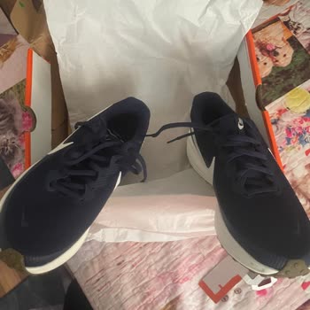 Nike Ayakkabı Kutusu Yırtık Ve Etiketsiz Gönderildi