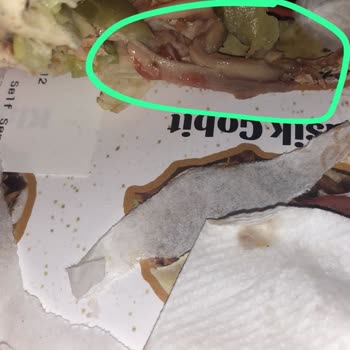 La Pollo's By Vedat Usta Çocuğuma Sunulan Çiğ Tavuk Döneri İçin Sağlık Endişesi