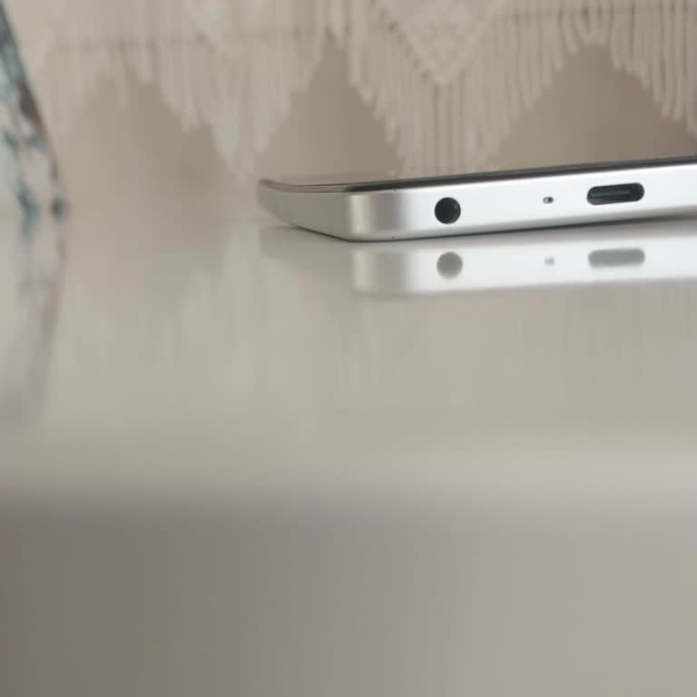 Oppo A5 5G Telefonun Kasasında Kendi Kendine Yamulma