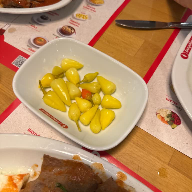 Fethiye Baydöner Şubesinde Turşu Ücretli Olması Markaya Güveni Sarsıyor