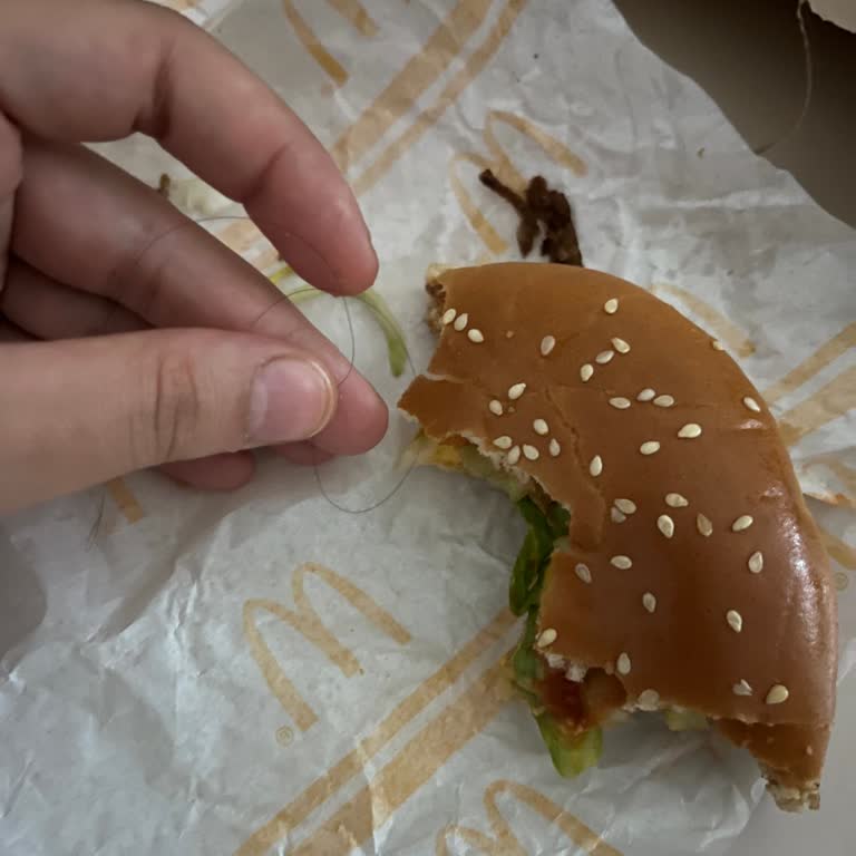 McDonald's Siparişinde Kıl Ve Hijyen Sorunu, İade Talebi