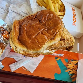 Popeyes’te Görseliyle Uyuşmayan Ve Özensiz Menü