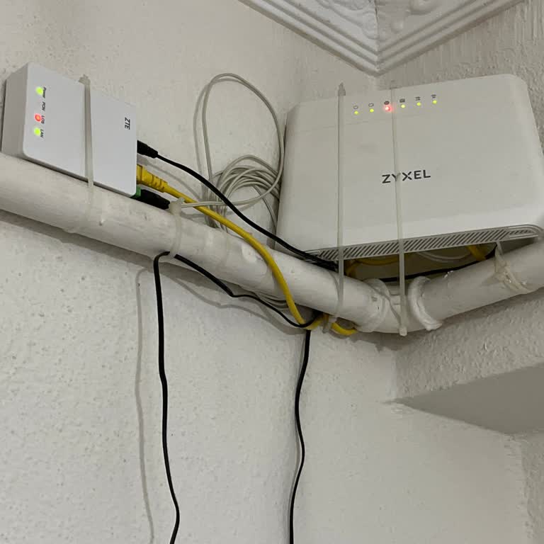 TurkNet'in Esenler'deki Sürekli Fiber Kesintileri İşlerimi Aksatıyor, Kalıcı Çözüm Talep Ediyorum