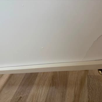 Eksik Vidalar Ve Defolu Makyaj Masası Nedeniyle Teslimat Sorunu