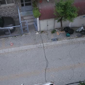 TurkNet’in İzinsiz Kablo Montajı Araç Ve Bina Güvenliğini Tehdit Ediyor