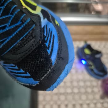 Skechers Çocuk Ayakkabısında 3 Hafta Sonra Dikiş Ve Işık Arızası, Mağaza Değişim Ve İade Reddetti
