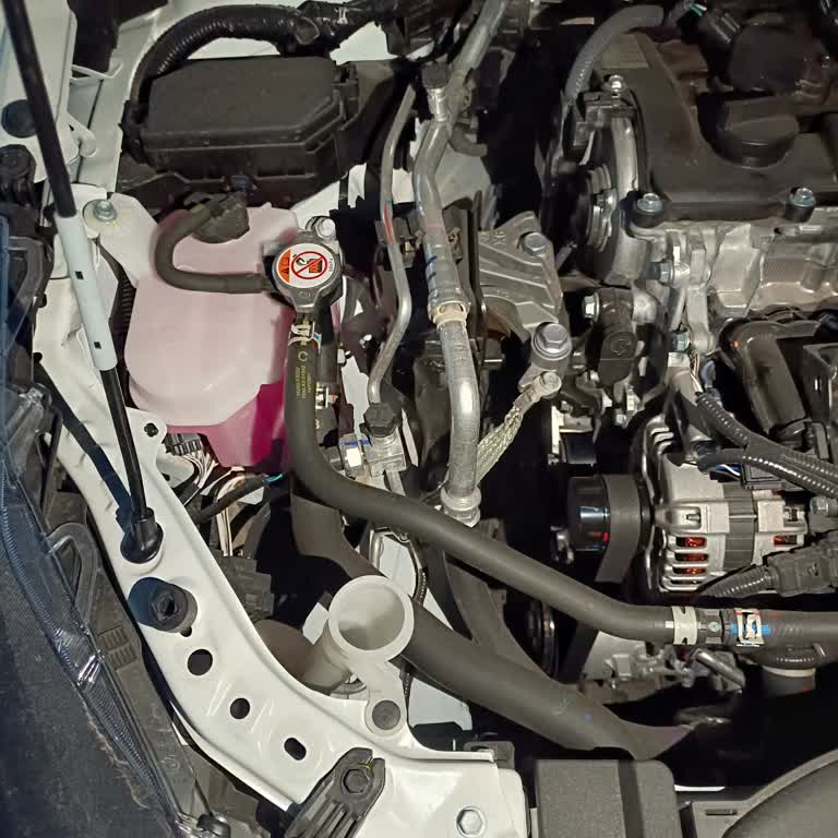 Yeni Toyota Corolla’da Cam Suyu Borusu Kapağı Eksik Ve Müşteri Hizmetlerinden Yanıt Gelmedi
