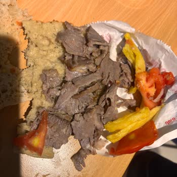 Dönerci Cemal (Ataşehir) Gelen Döner Hem Soğuktu Hem de Belirgin Şekilde Pişmemişti