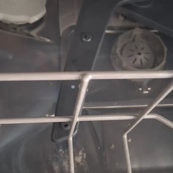 İlgisiz Servis Nedeniyle Yapay Zeka Destekli Bulaşık Makinesi Değişimi Talebi