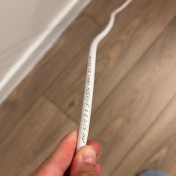 Klimanın Tahliye Borusu Yanlış Yönlendirildi Ve Elektrik Kablosu Standart Dışı