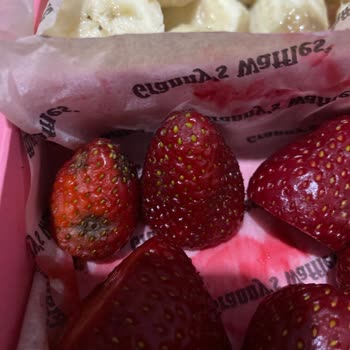 Getir Üzerinden Aldığım Waffle’da Çürük Meyve Ve İade Reddedildi