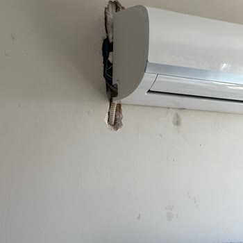 Yanlış Montaj Ve Duvar Zedelenmesi Sebebiyle Klima Kullanılamıyor