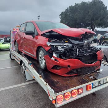 Renault Clio Hava Yastığı Açılmadı Şoför Güvenini Sarsıyor