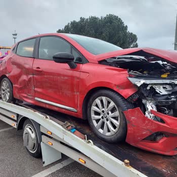 Renault Clio Hava Yastığı Açılmadı Şoför Güvenini Sarsıyor