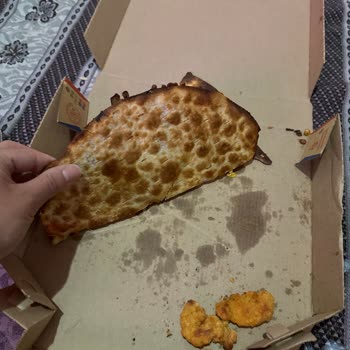 Yanık Pizza Ve Kaba Çalışan Davranışı İçin Tam İade Talebi