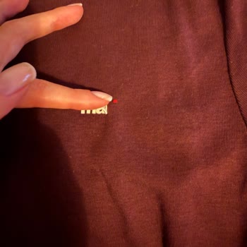 Mavi Crop Tişörtte Logo Silindi, Kalite Sorunu