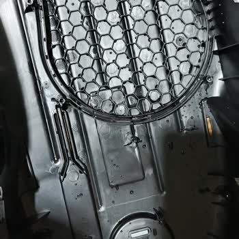 Philips Marathon Xb9125 Modelinde Motor Altı Keçe Eksikliği