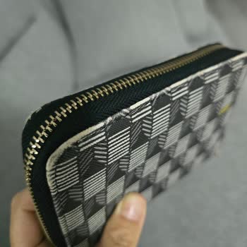 Guess Cüzdanında Hızlı Soyulma, Kalite Sorunu Ve Değişim Talebi
