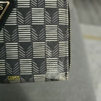 Guess Cüzdanında Hızlı Soyulma, Kalite Sorunu Ve Değişim Talebi