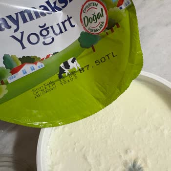 Sütaş 850 Gr Yoğurtta Küflü Ve Kötü Koku Şikayeti