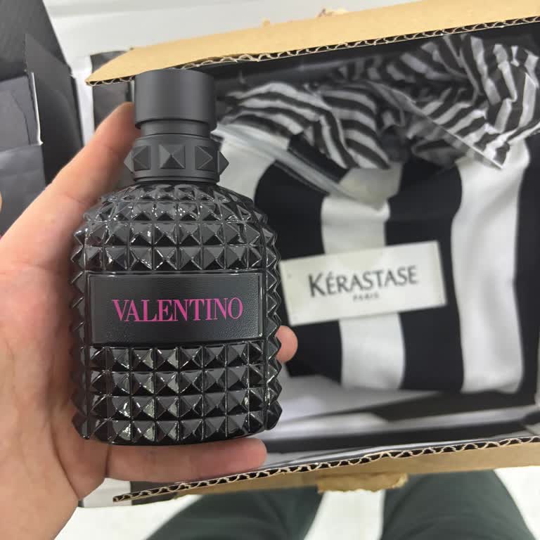 Sephora'da Kokusuz Ve Orijinal Olmayan Valentino Parfüm Şikayeti