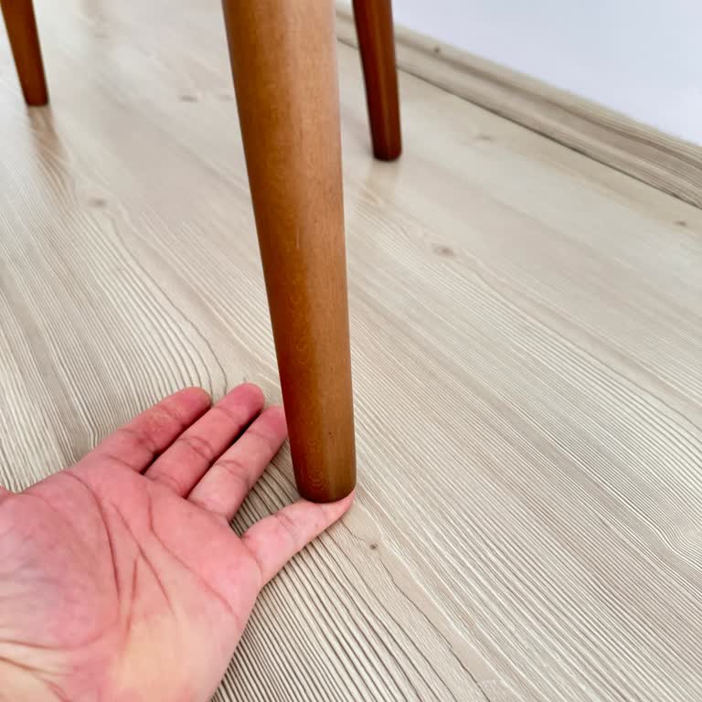 Kısa Ayaklı Sandalye Sallanıyor, Çözüm Ve İade Bekliyoruz