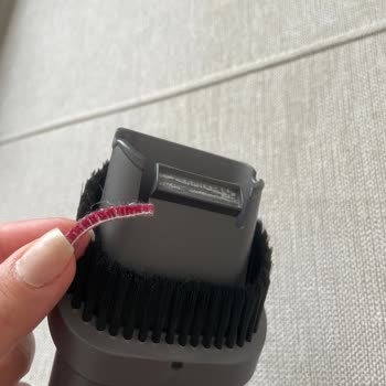 Dyson V15 Kombinasyon Başlığındaki Kırmızı Fırça Kullanımda Koptu, Garanti Değişim Talebi