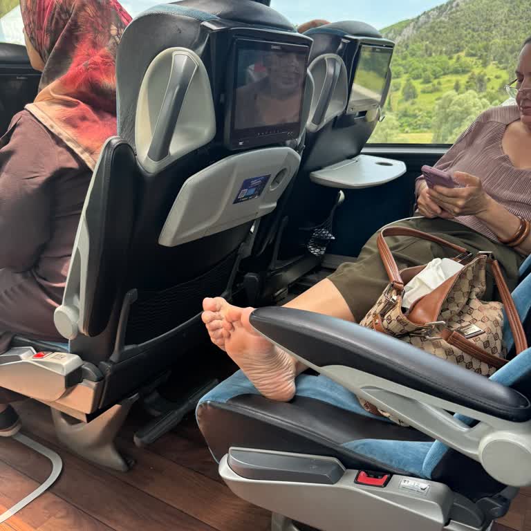 Ayak Kokusu Ve Hijyen Sorunu Otobüste Personel Müdahalesizliği