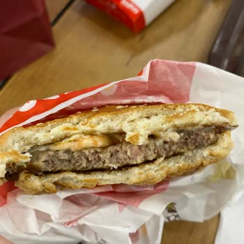 Yetersiz Pişmiş Hamburger Şikayeti