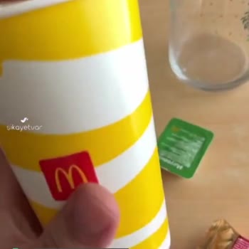 McDonald's İçeceğin İçinden Plastik Parçalar Çıktı!