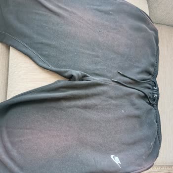 Nike Joggers Üzerindeki Hızlı Renk Solması Ve Güneş Yanığı Nedeniyle Değişim Ve İade Talebi