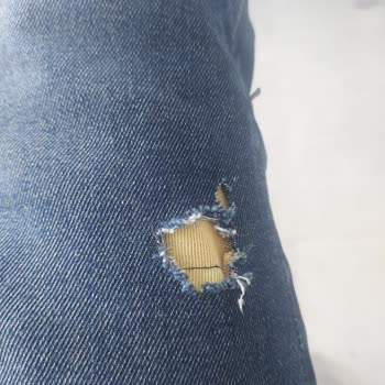Poyraz Motosiklet Pantolonunda Kot Kısmı Kendiliğinden Yırtılıyor
