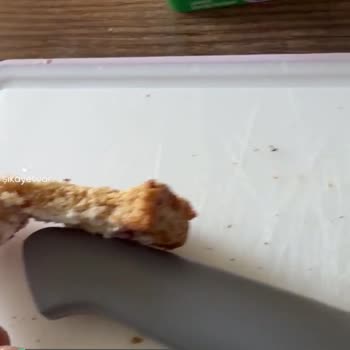 Untad Ekmeğinin İçinden Çıkan Saç