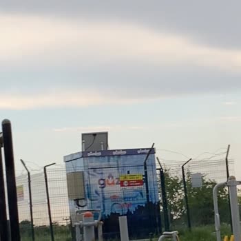 Yeniköy Atatürk Mahallesindeki Parkta Bank Yok, Kırık Oyun Ve Spor Aletleri Ve Aydınlatma Sorunu