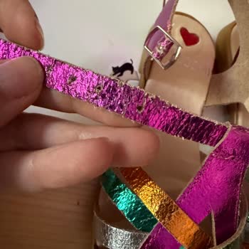 Geciken Teslimat Ve Yanıltıcı Görsellerle Gelen Kusurlu Çocuk Sandaleti