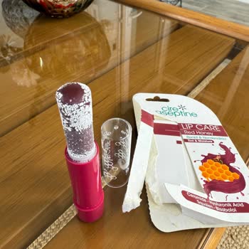 Cire Aseptine Dudak Balmında Beyaz Oluşumlar Ve Hijyen Endişesi