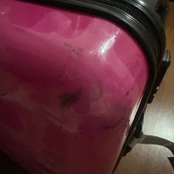 Roma Dönüşlü Uçuşta Ağır Hasarlı Bavul İçin Tazminat Talebi